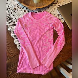 Lululemon Swiftly Tech Long Sleeve Crew - Heathered Raspberry Glo Light.